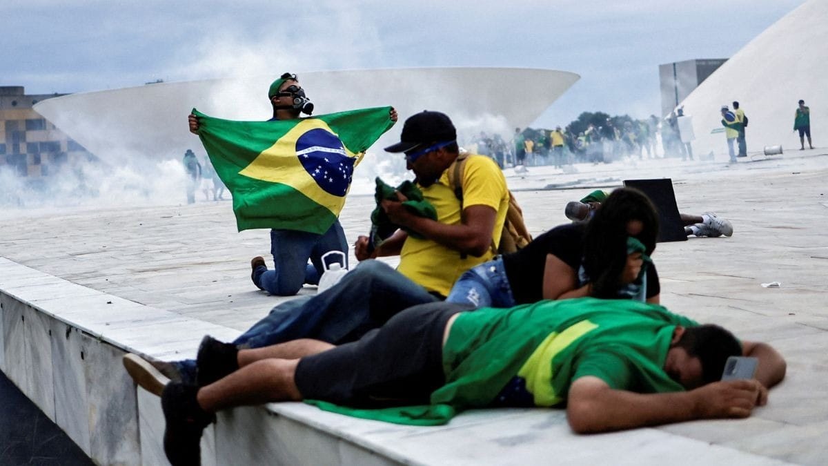 Cientista político vê onda bolsonarista enfraquecida após condenação