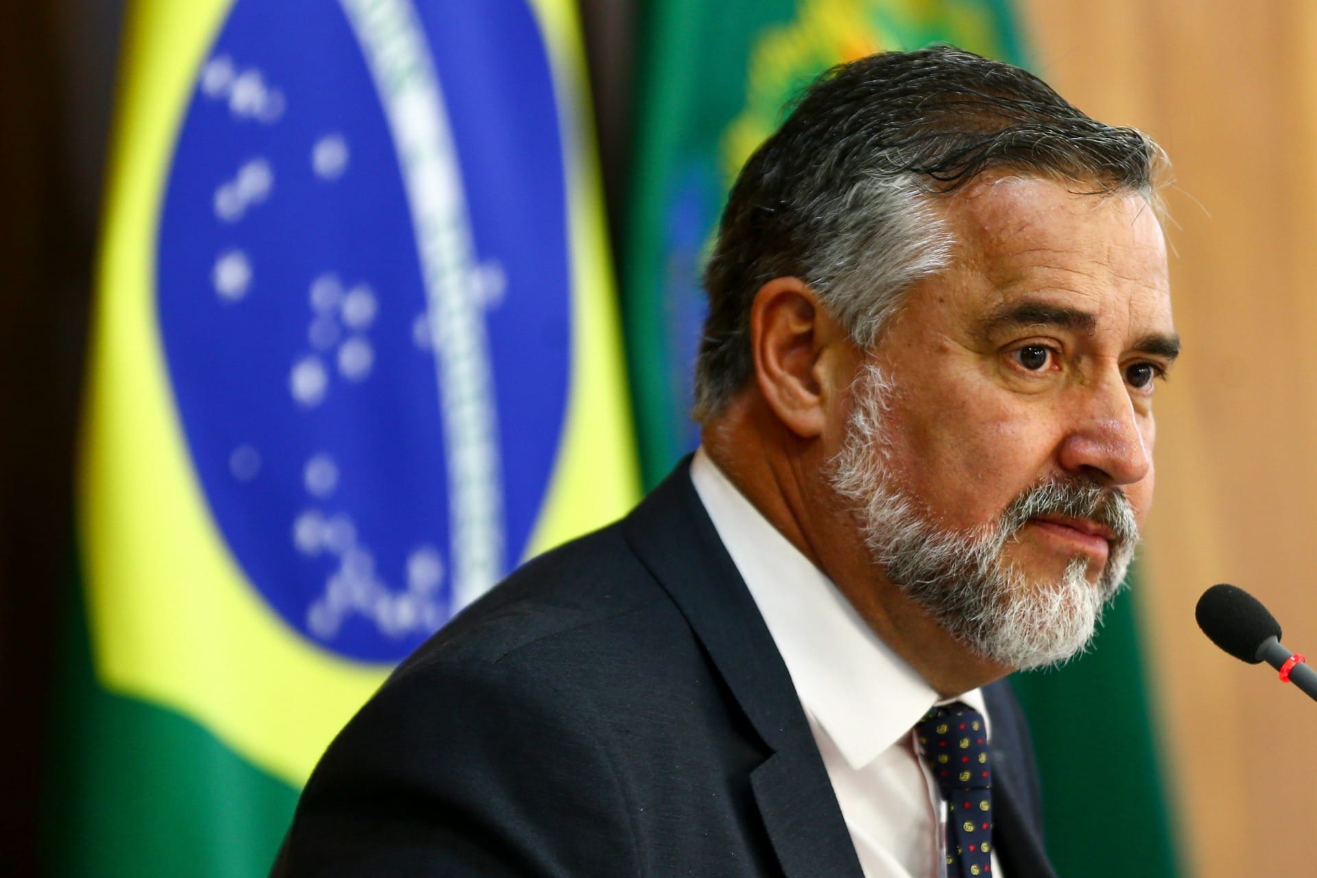 Crime contra a democracia não pode ser tolerado, diz Pimenta após operação da PF