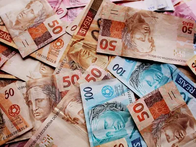 Oferecer empréstimo com cartão de crédito para conseguir sacar dinheiro é crime