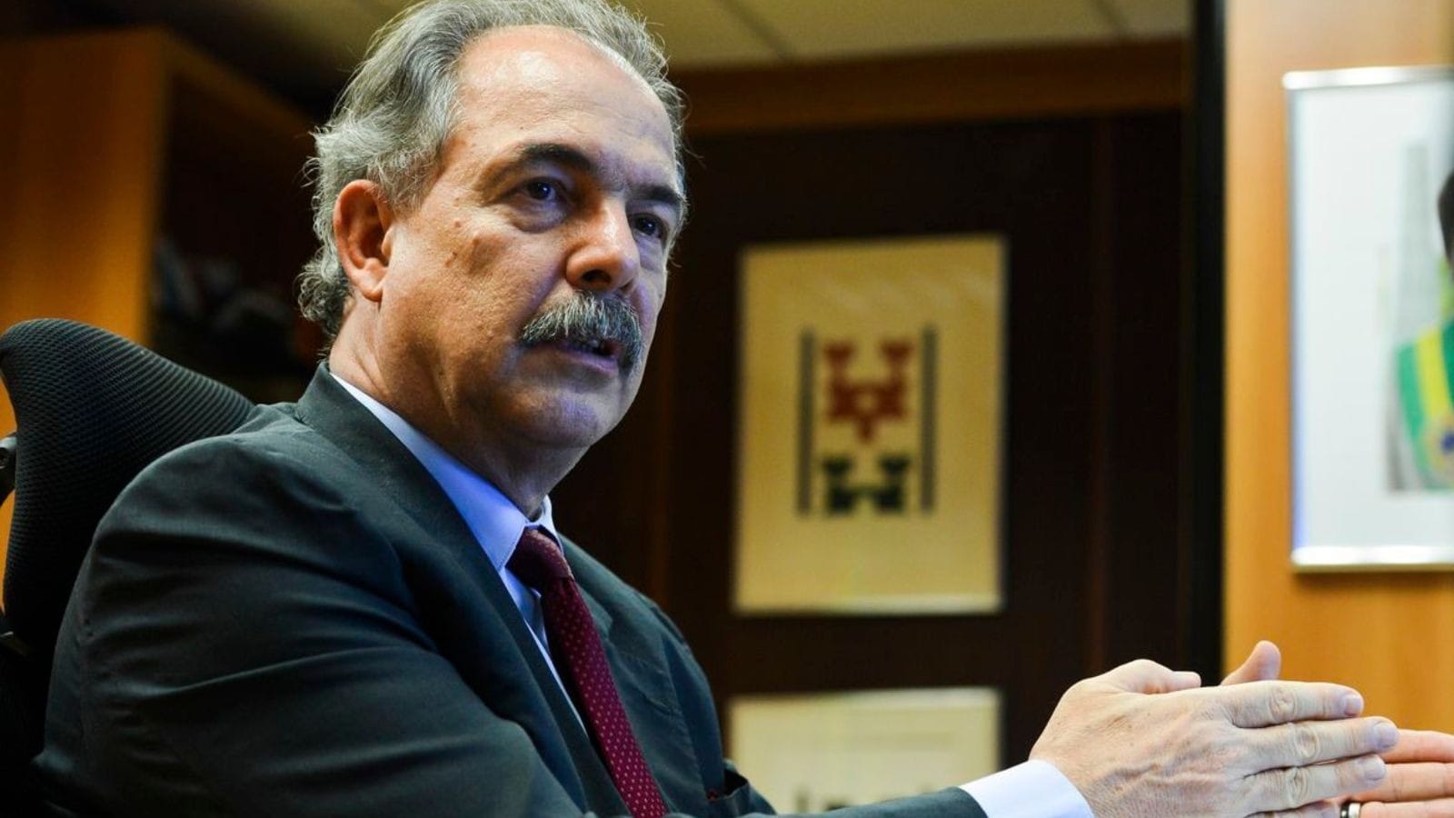 É inaceitável Flávio oferecer governo de transição aos EUA,  diz Mercadante