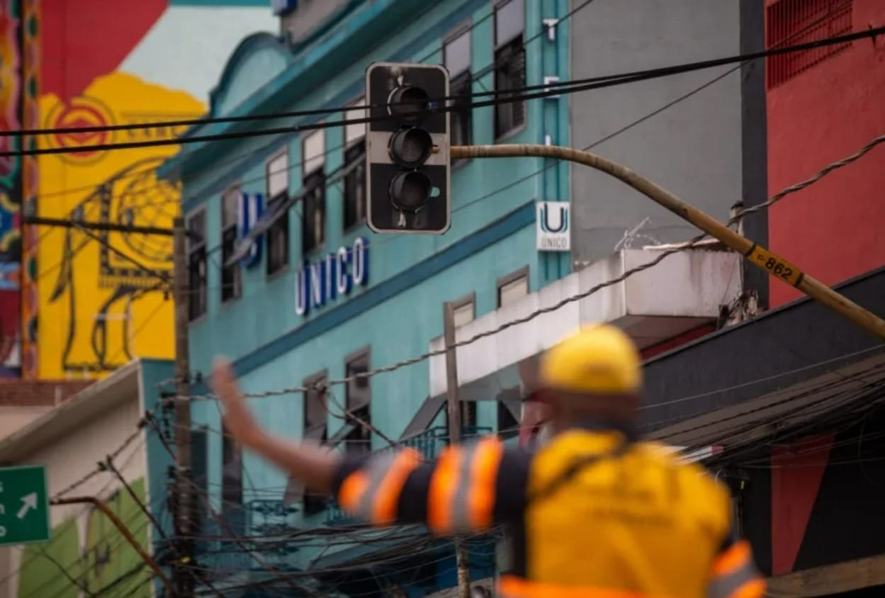 Agente da CET é preso após beber durante o horário de trabalho e bater viatura