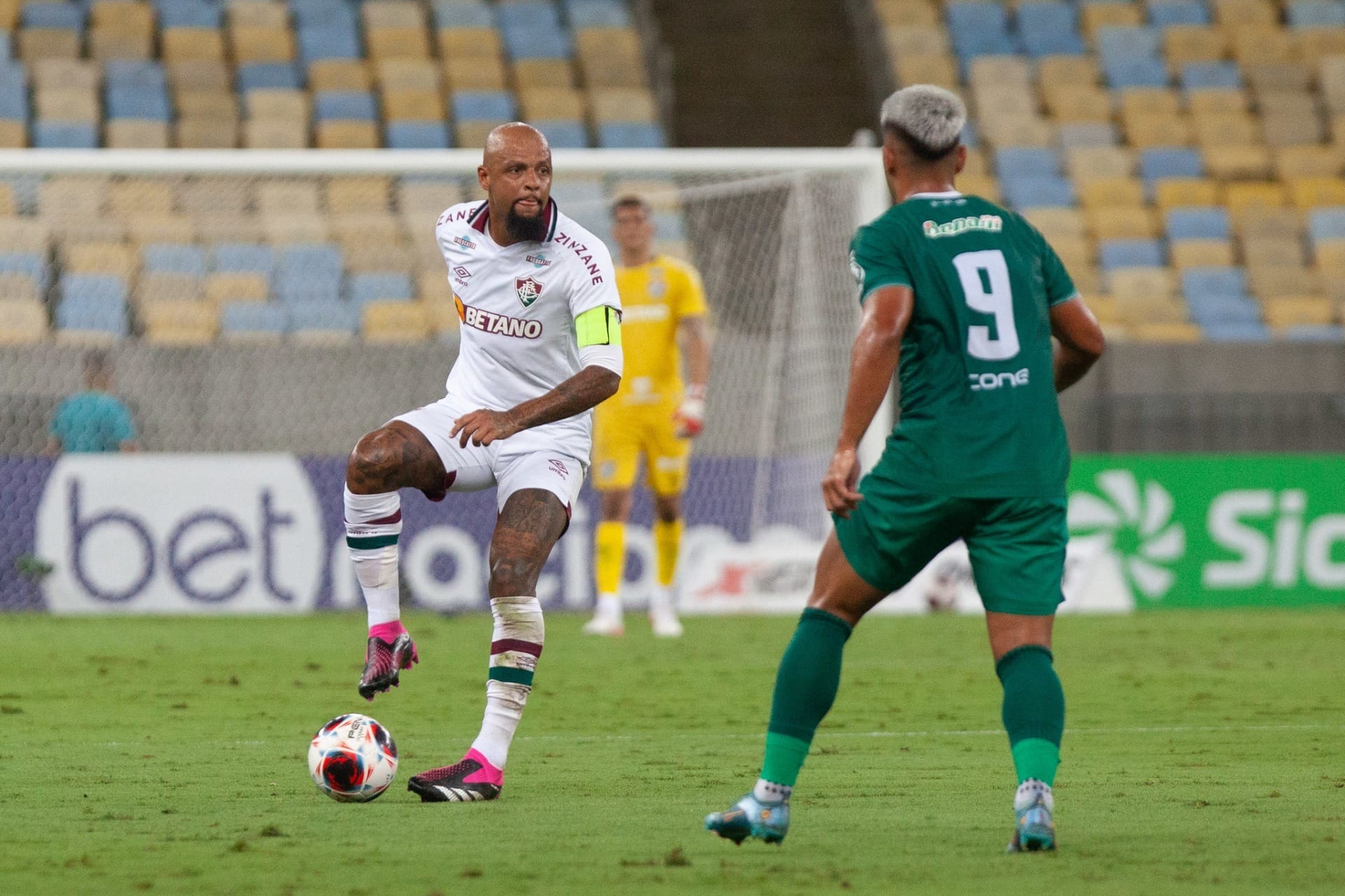 Felipe Melo é expulso no Fla-Flu e diz que juiz é "mau-caráter"