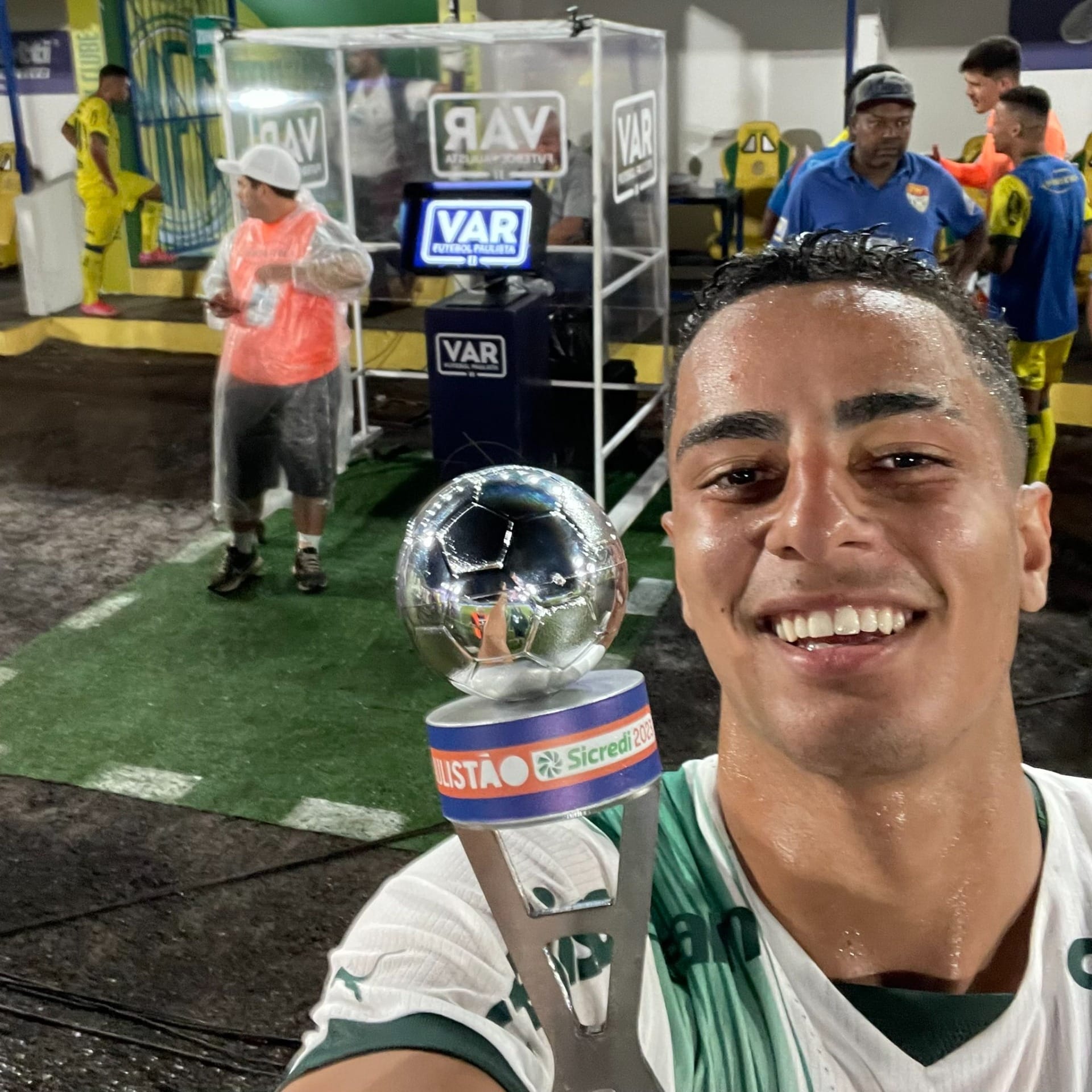 Palmeiras bate Mirassol com boa atuação de Giovani e assume liderança