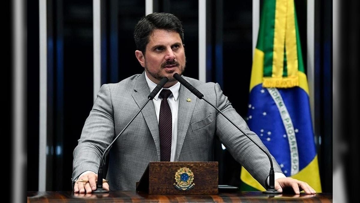 Senador Marcos do Val coloca tornozeleira eletrônica após viagem aos Estados Unidos