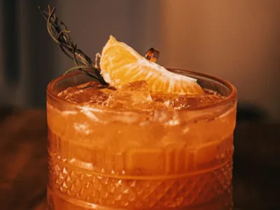 Carnaval: aprenda a fazer drink fácil e brasileiríssimo para curtir a folia