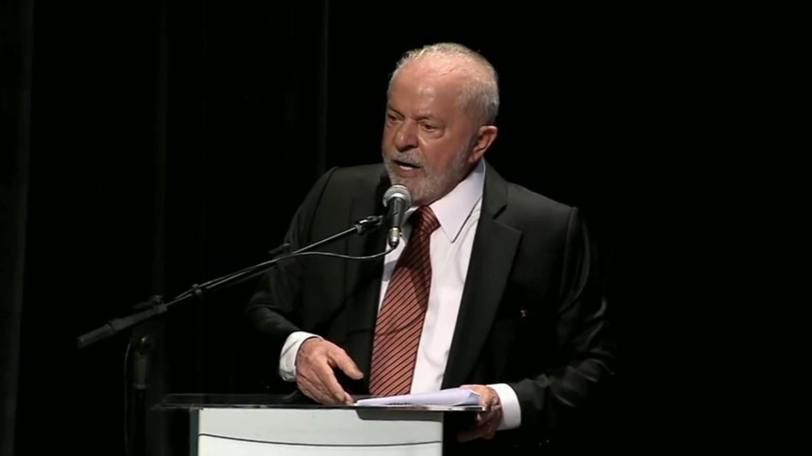 Lula diz que não há justificativa para o BC manter a taxa Selic em 13,75%