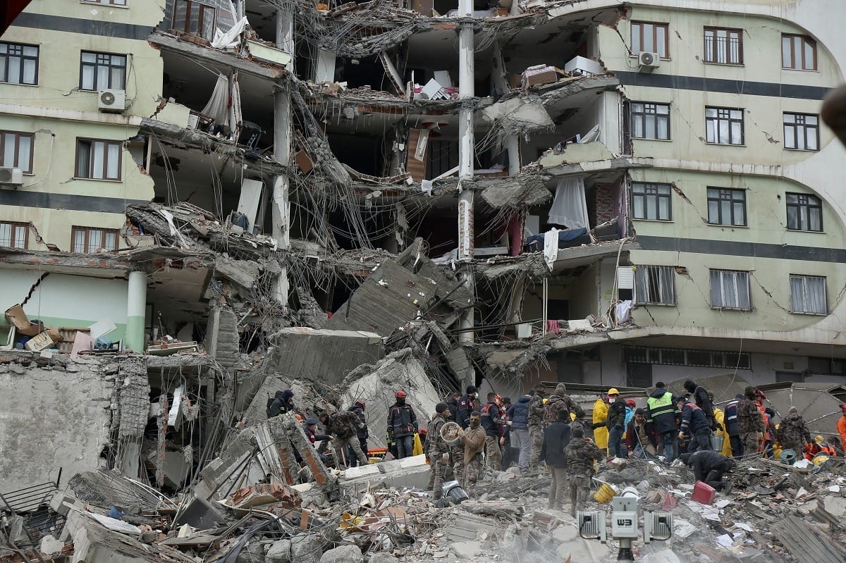 Sem registros de mortos, Embaixada confirma brasileiros desabrigados na Turquia