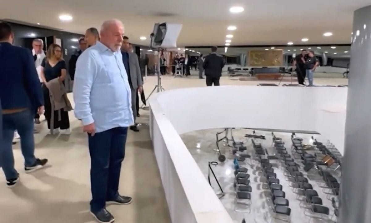 Vídeo mostra a reação de Lula ao ver o Planalto destruído: “Justiça será firme”