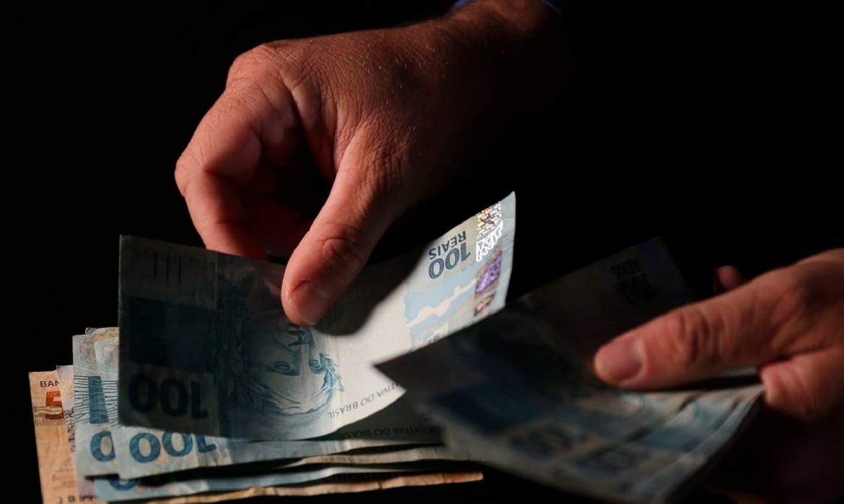 Brasil segue no topo do ranking global de juros reais após corte da Selic - QTU Questões do Universo