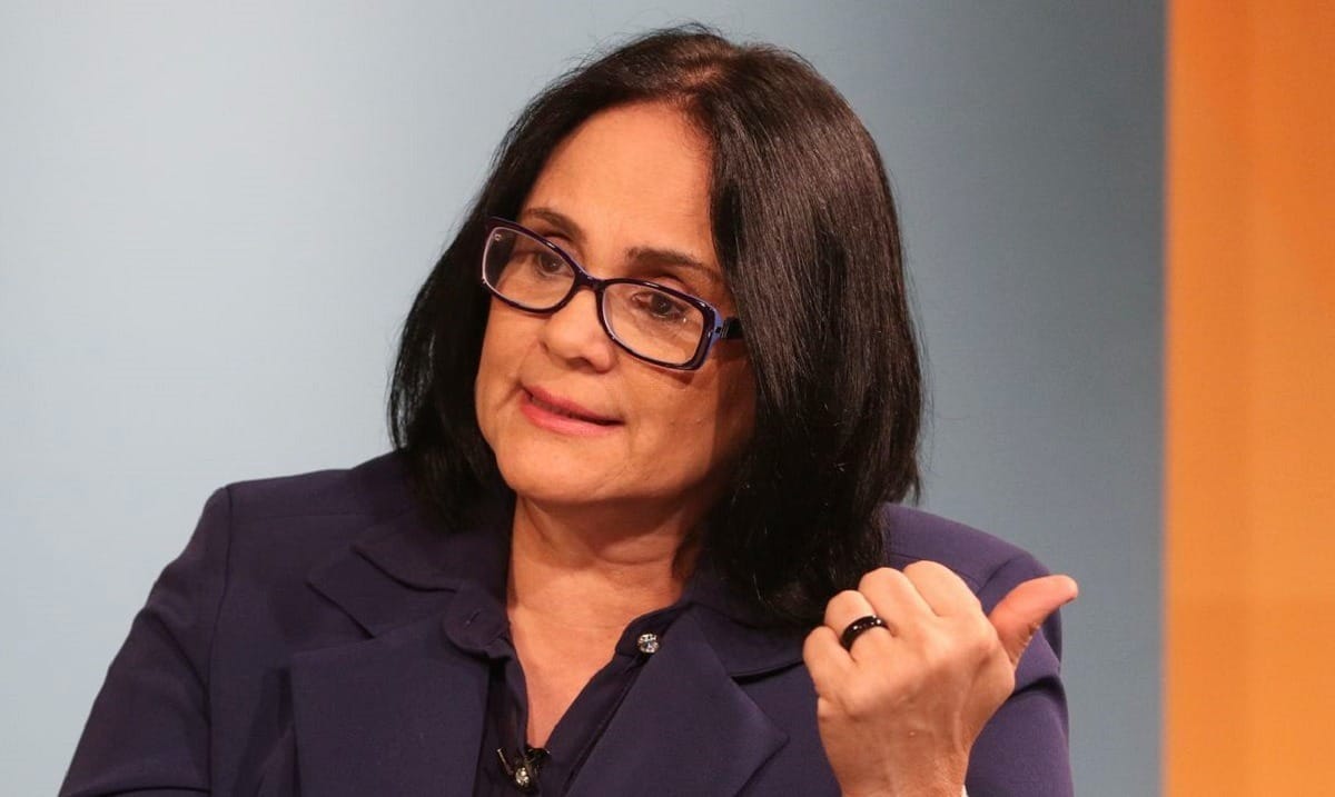 Damares entra na Justiça para impedir posse de novo ministro da Previdência