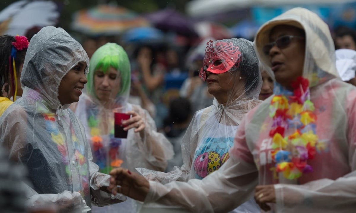 Defesa Civil de SP emite alerta para altas temperaturas e chuvas durante o Carnaval