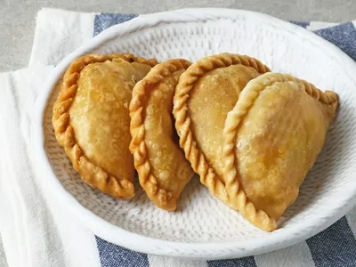 Pastel com gostinho de feira: aprenda a fazer massa que é infalível