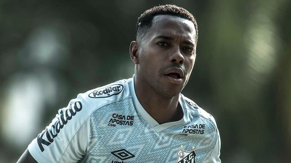 Itália pede para Robinho cumprir pena por estupro coletivo no Brasil