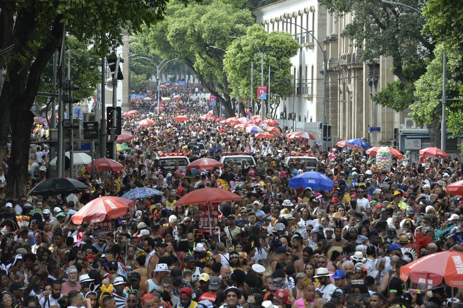 Mais de 800 policiais vão reforçar segurança no último fim de blocos pré-carnaval no Rio