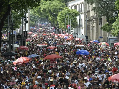 Mais de 800 policiais vão reforçar segurança no último fim de blocos pré-carnaval no Rio
