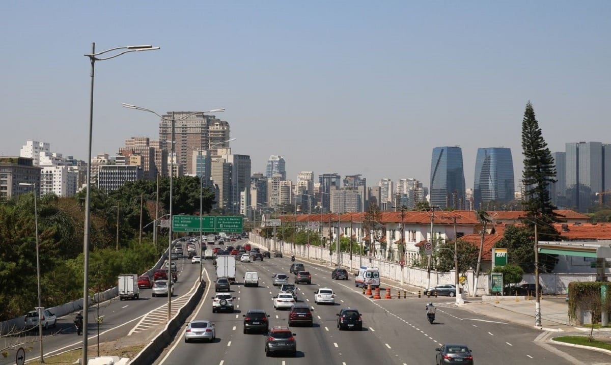 SP suspende rodízio pelo segundo dia seguido devido à greve na CPTM - QTU Questões do Universo