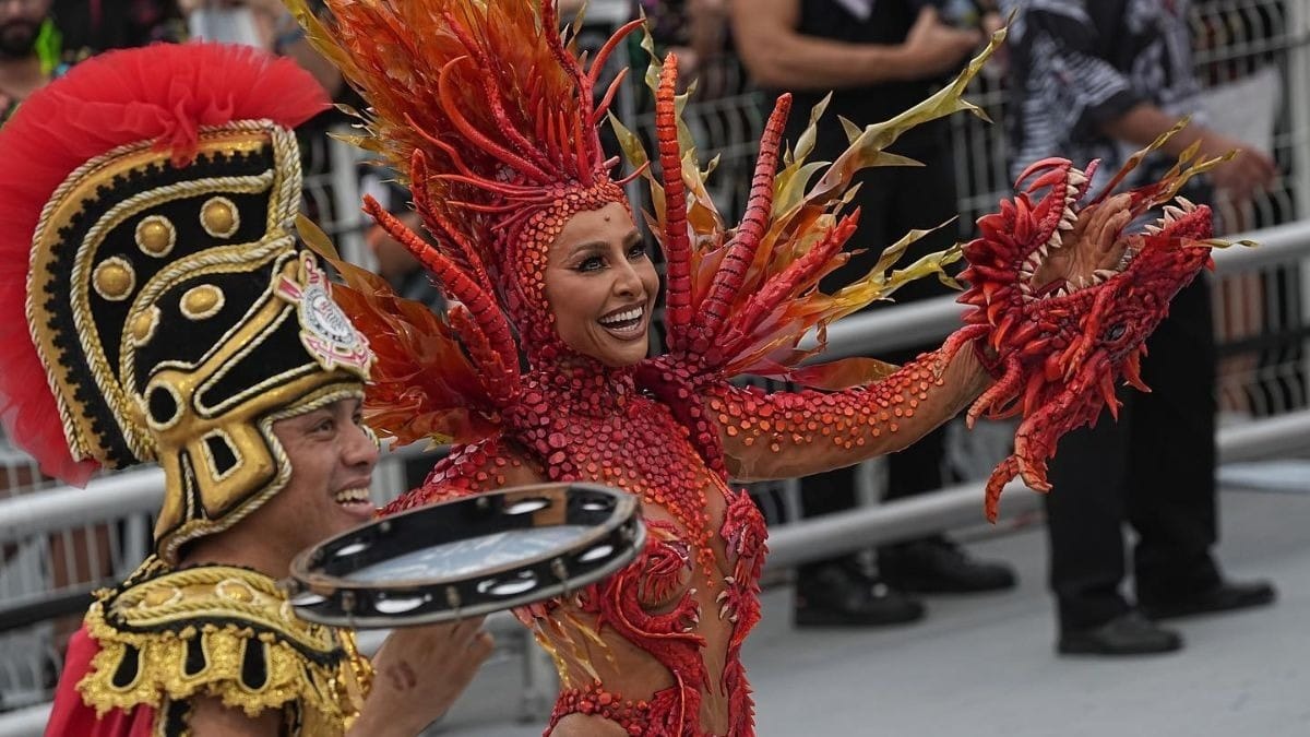 Sabrina Sato celebra 22 anos de Gaviões da Fiel em dia de desfile: 'Coisa de outras vidas'