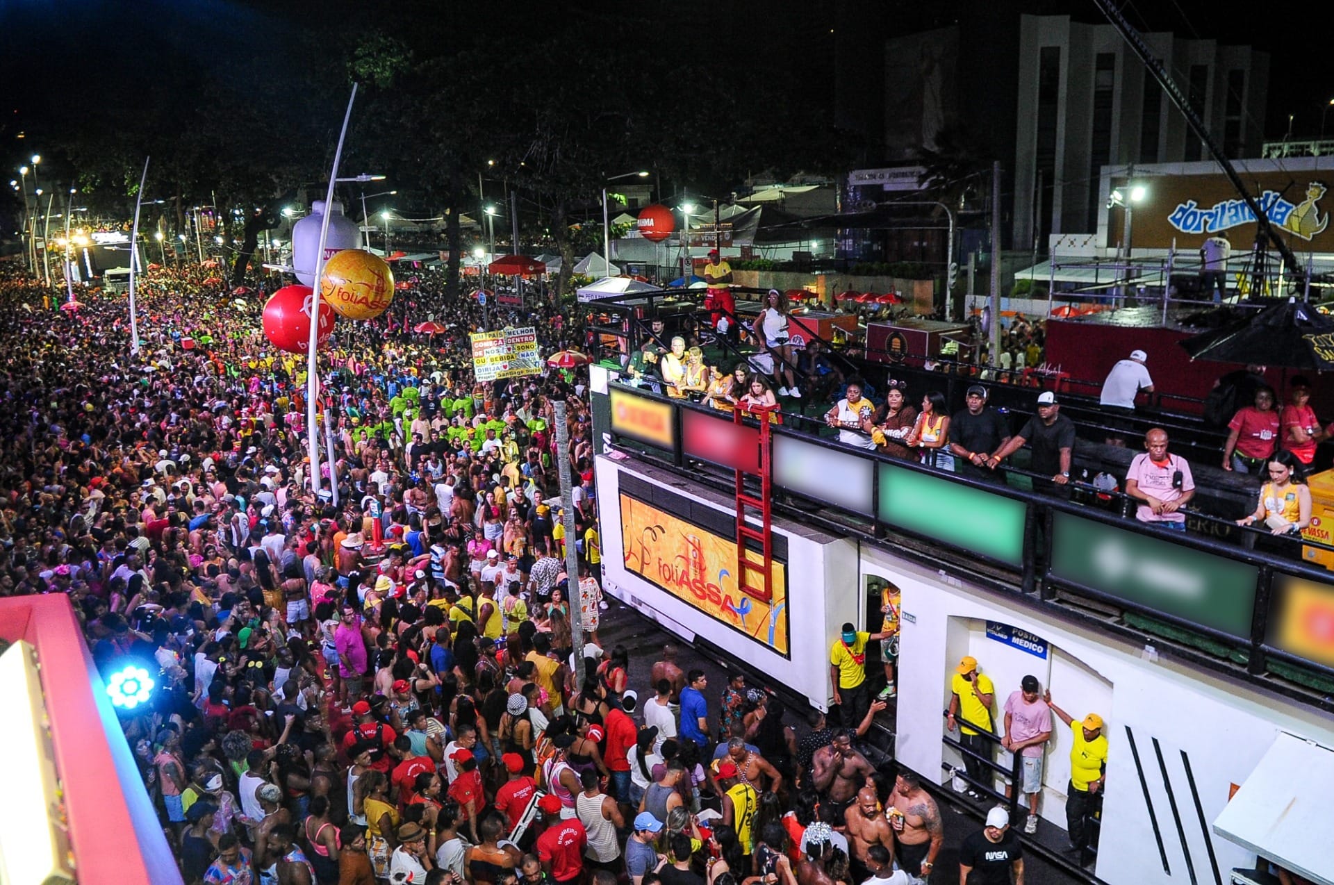Carnaval de Salvador tem axé, blocos afro e tradição