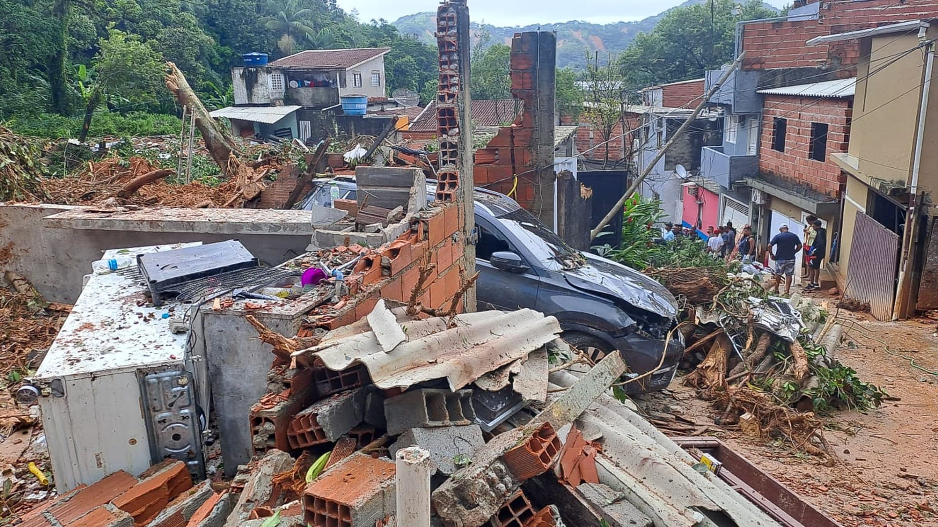 Governo de São Paulo descarta demolição na Vila Sahy em São Sebastião