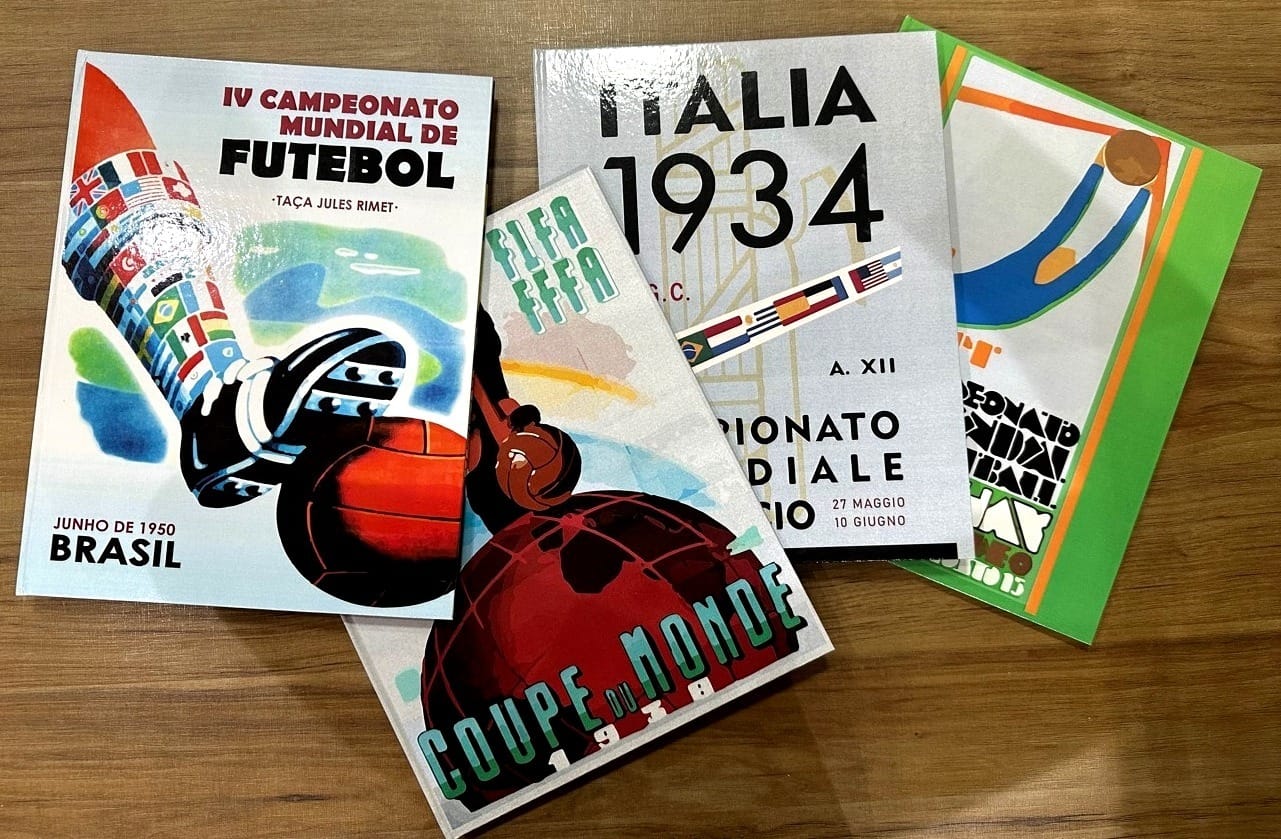 Designer brasileiro cria álbuns de figurinhas das Copas de 1930 a 1966