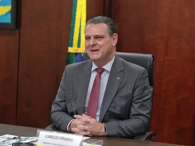 Ministro da agricultura, Carlos Fávaro, é exonerado e volta ao Senado