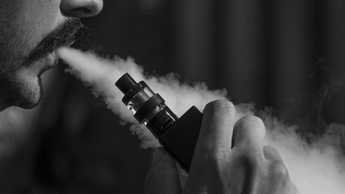 Plataformas têm até esta quinta-feira (1º) para remover propagandas de cigarros eletrônicos