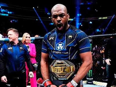 Aos 37 anos, Jon Jones se aposenta do UFC com 12 defesas de cinturão e polêmicas