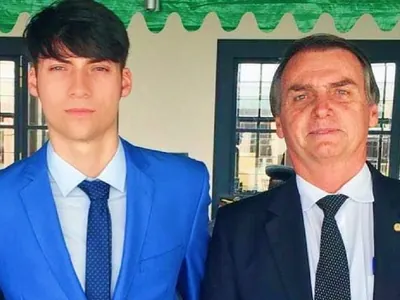 Jair Renan reage às medidas restritivas impostas por Moraes a Bolsonaro: 'Pai, estou contigo'