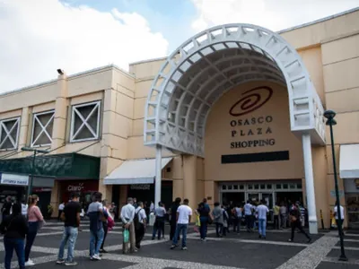 Praça de alimentação de shopping em Osasco é tomada por fumaça após princípio de incêndio