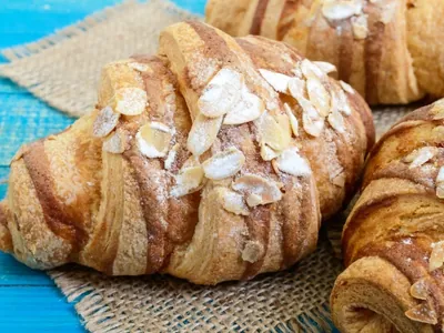 Croissant com recheio de amêndoas: receita fica pronta em 10 minutos