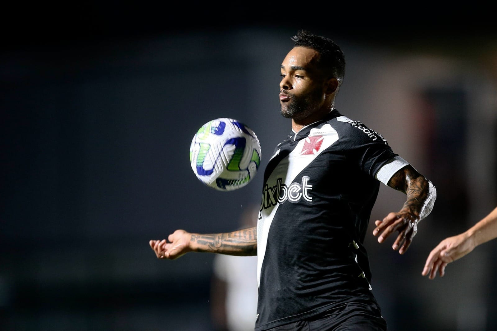 Após retorno de Coutinho e Souza, Vasco anuncia volta de Alex Teixeira