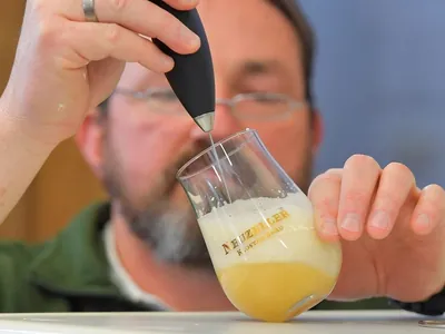 Medo de agulhas? Cientista inventa cerveja como alternativa à vacina