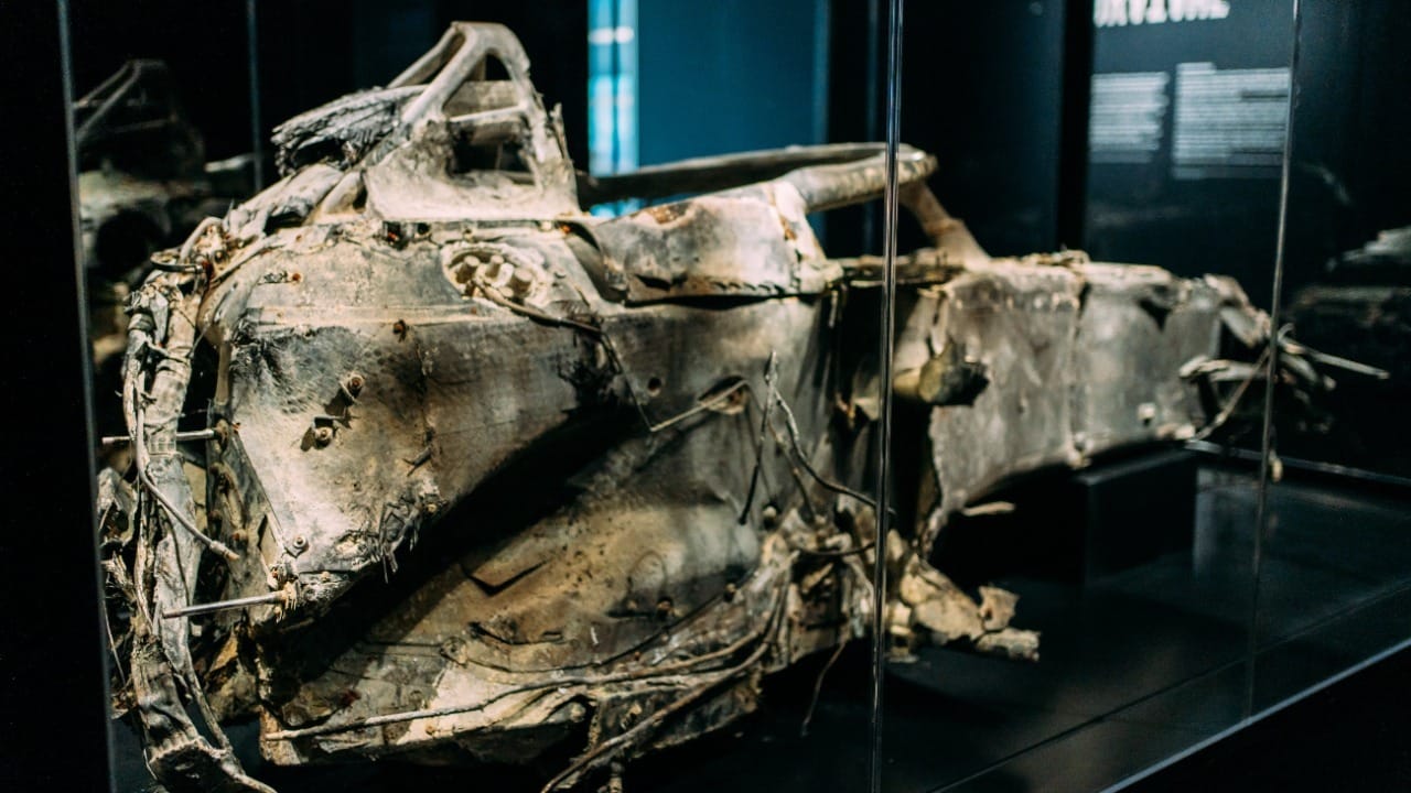 Destroços de acidente de Grosjean em 2020 são destaque de exposição da Fórmula 1