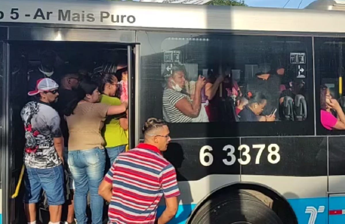 Com greve no Metrô de SP, passageiros encaram ônibus lotados; veja vídeo