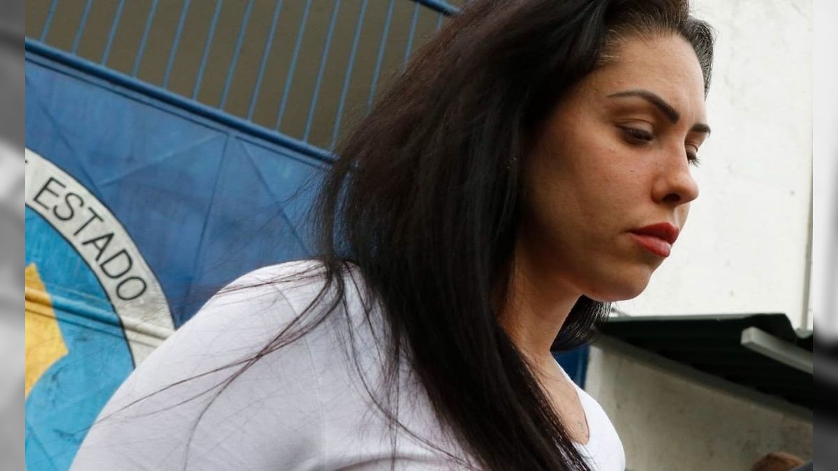 Monique Medeiros, mãe de Henry Borel, deixa presídio após perdão judicial