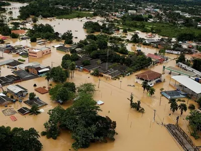 Cheia do Rio Acre afeta mais de 20 bairros e 2,2 mil pessoas em Rio Branco