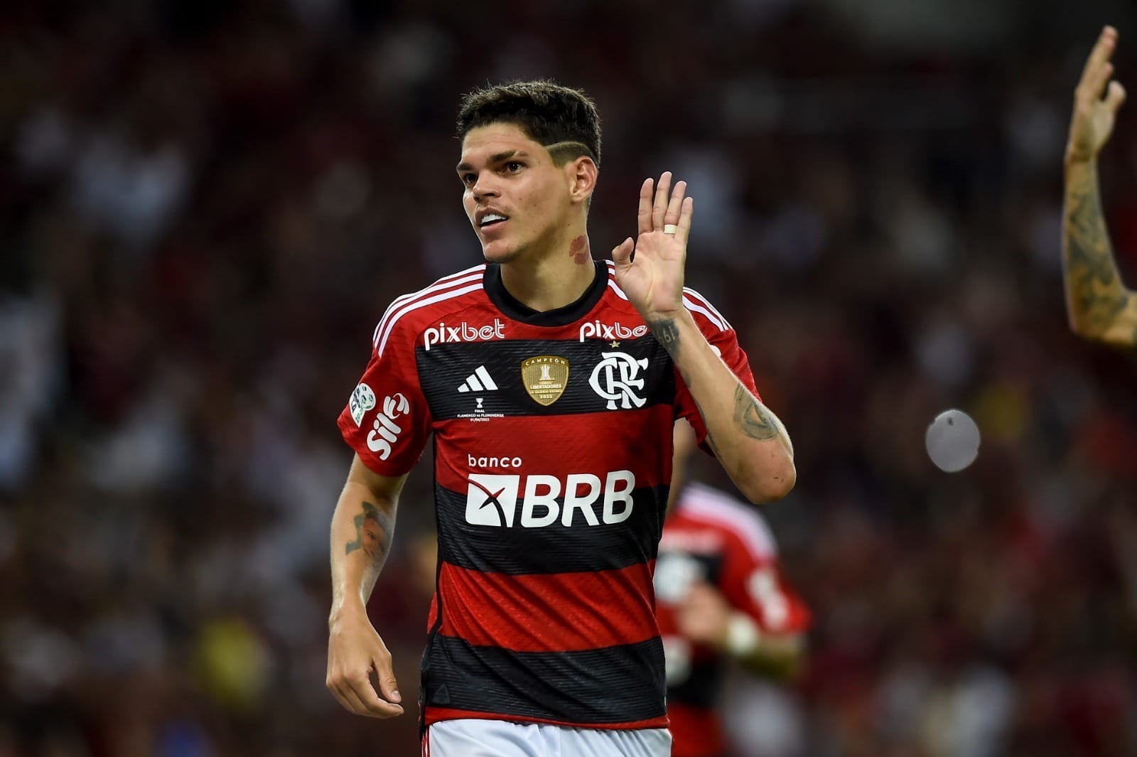 Ayrton Lucas abre o jogo sobre possível saída do Flamengo