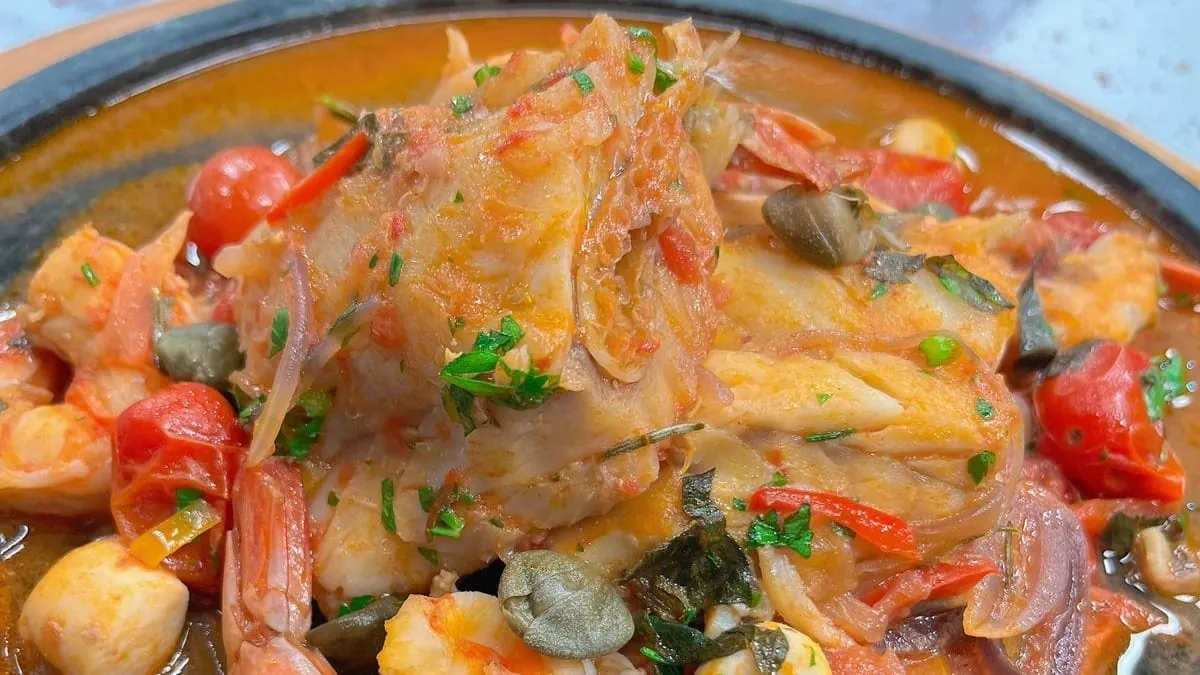 Bacalhau em posta ao molho mediterrâneo | Band Receitas