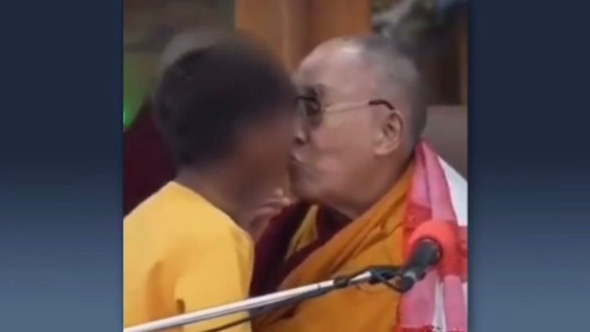 Após beijo na boca de menino, conheça outras polêmicas do dalai lama
