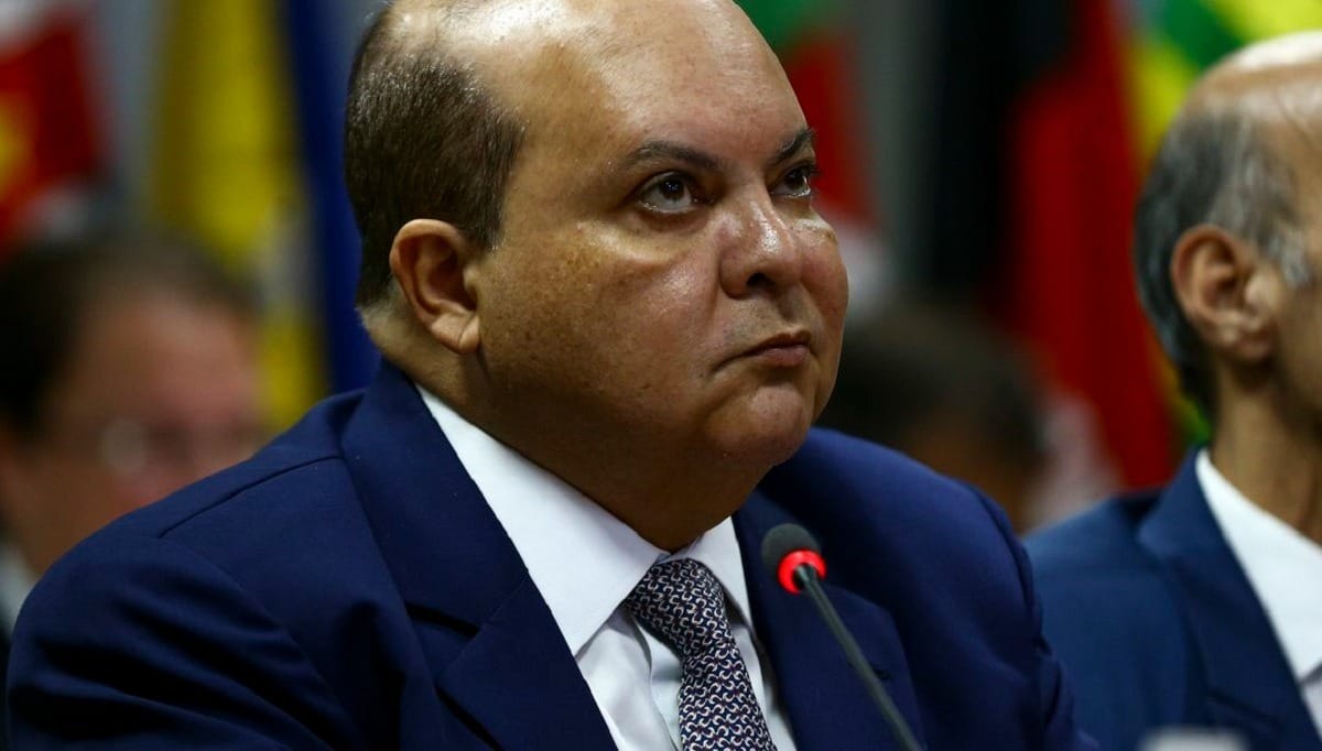 Cláudio Humberto: PGR defende arquivar ação contra Ibaneis Rocha por omissão em 8/1