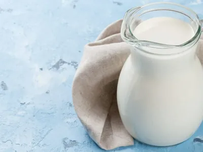Tomar leite após as refeições faz mal à saúde? Nutricionista explica