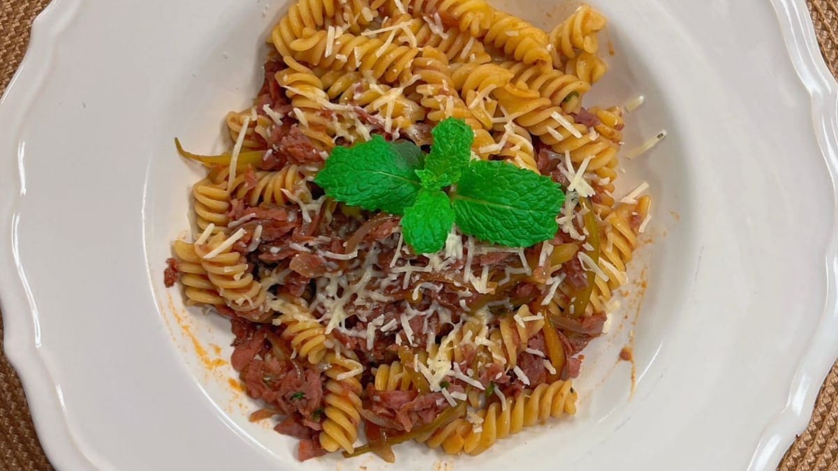 Macarrão com ragu de linguiça | Band Receitas