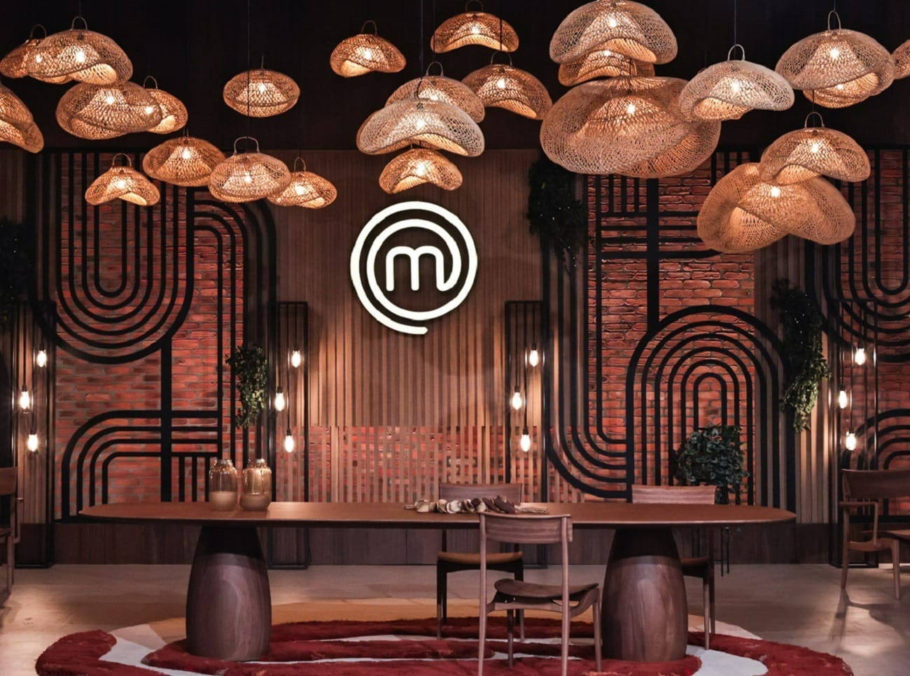 MasterChef ganha cozinha com néon e restaurante iluminado na 10ª temporada; veja