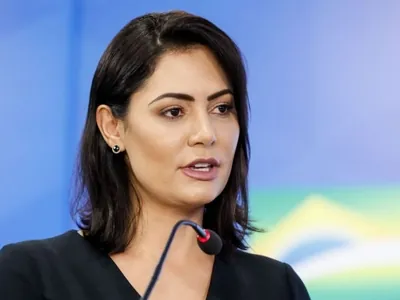 Michelle Bolsonaro relata 'punhalada' de Flávio após conflitos políticos