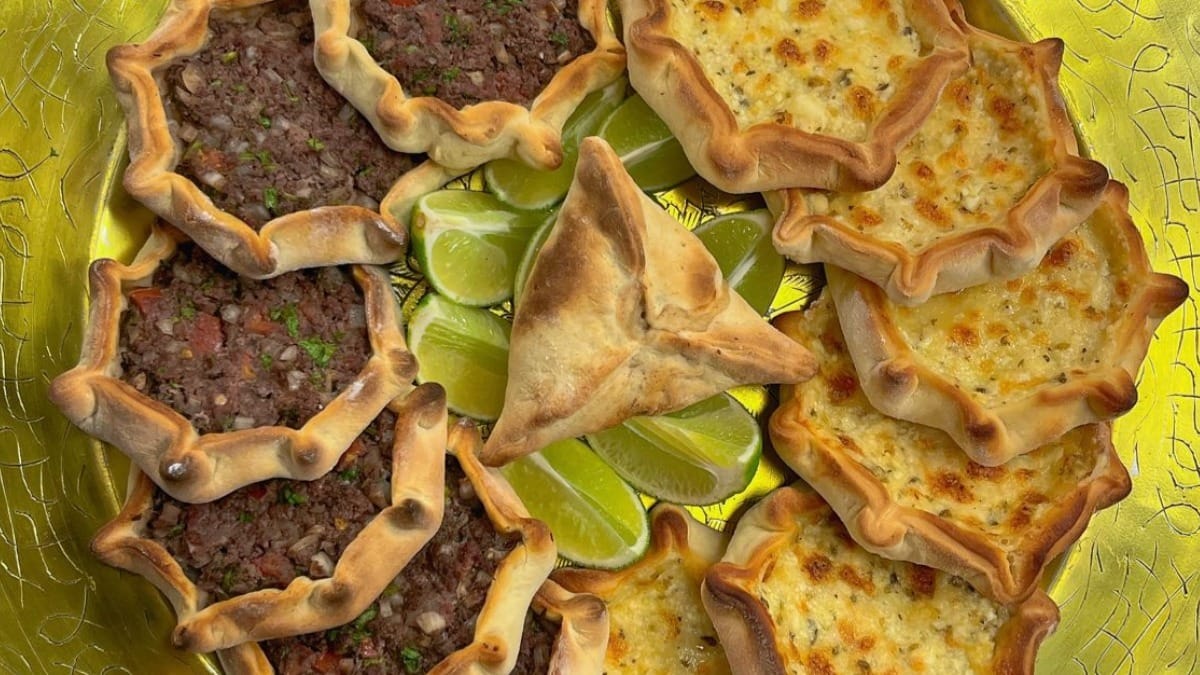 Esfiha de carne e queijo | Band Receitas