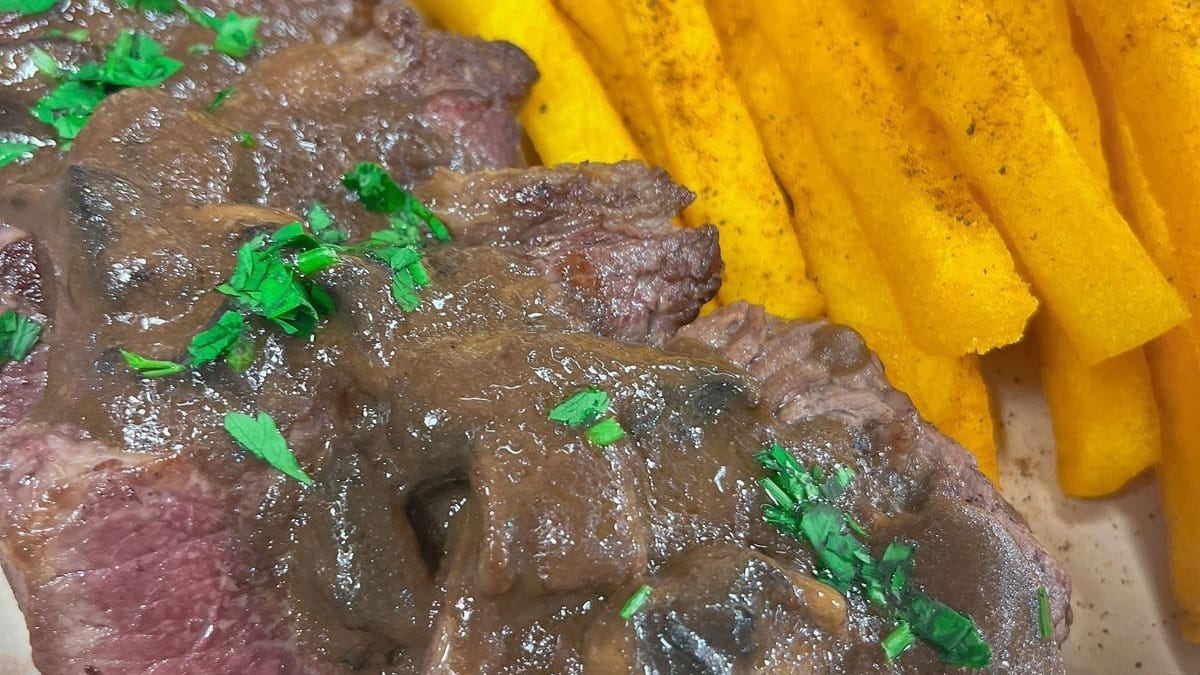Alcatra ao molho ferrugem com polenta frita | Band Receitas