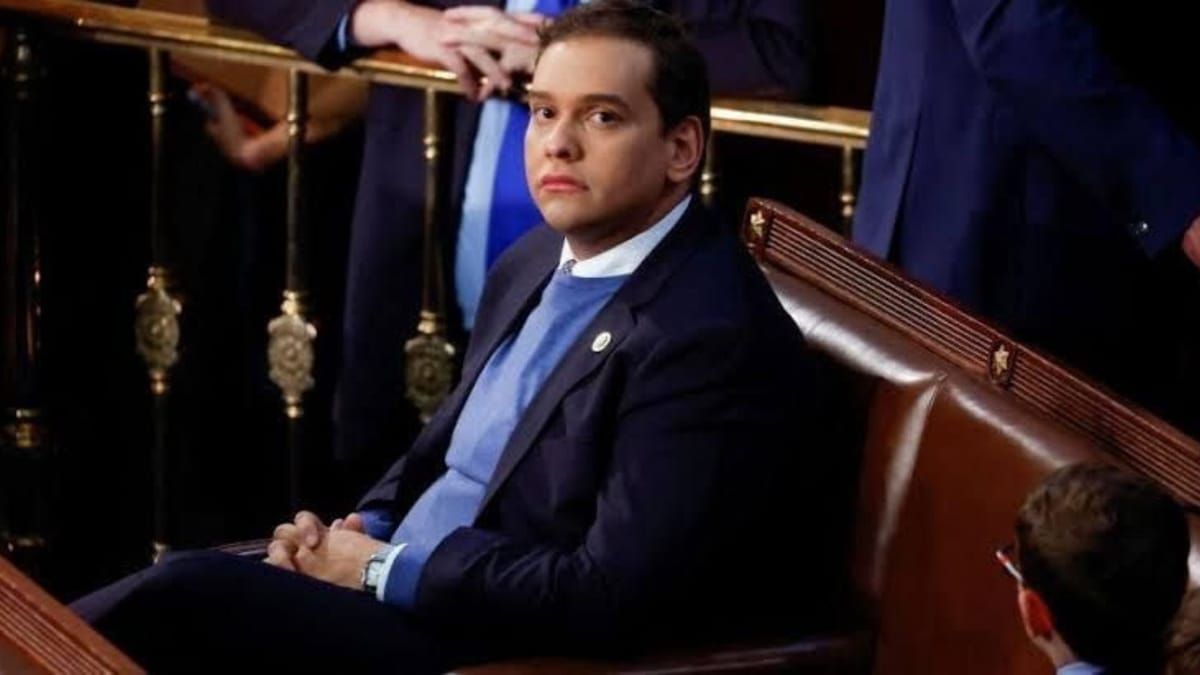Ex-Deputado George Santos é liberado por Trump após prisão por fraude nos EUA 1