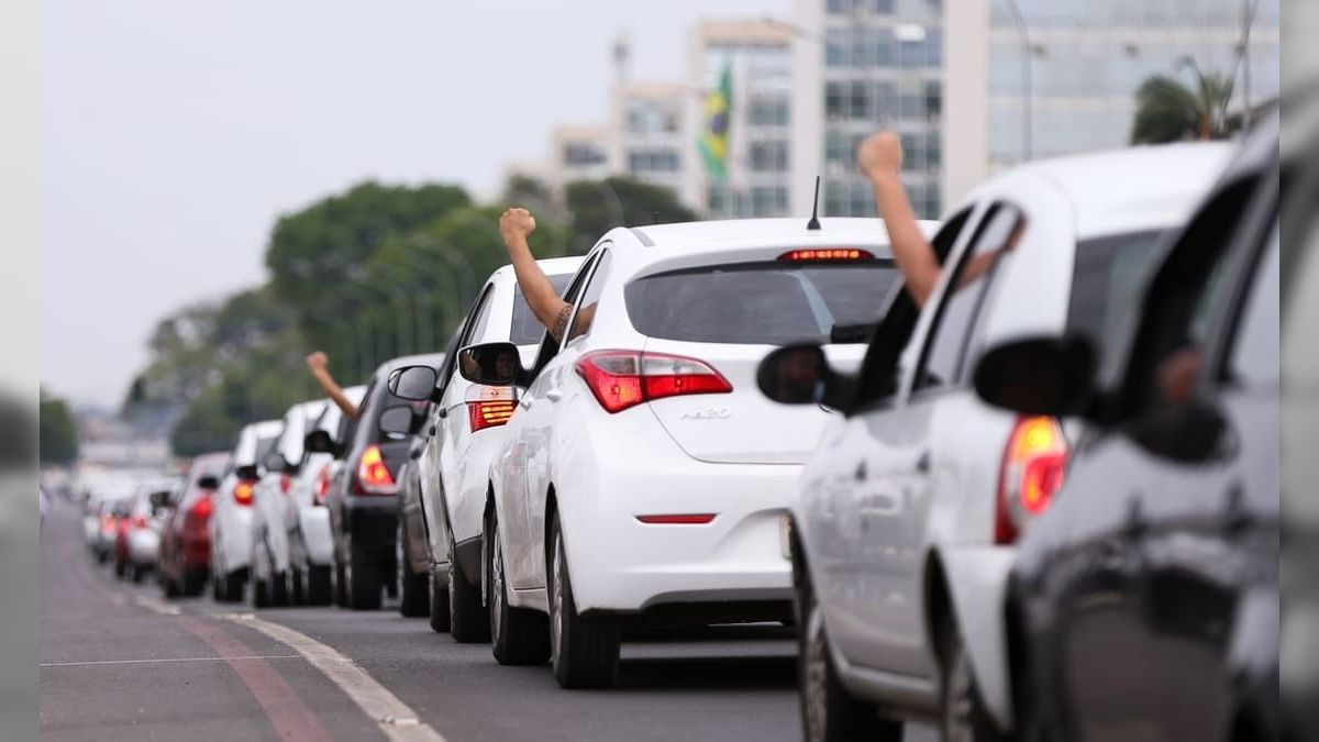 Motoristas de aplicativo realizam protestos contra regulamentação da categoria