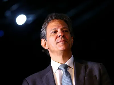 Correios: Haddad diz que privatização não é caminho, mas sim reestruturação