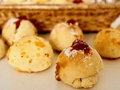 Pão de queijo vegano: aprenda receita com batata e mandioquinha